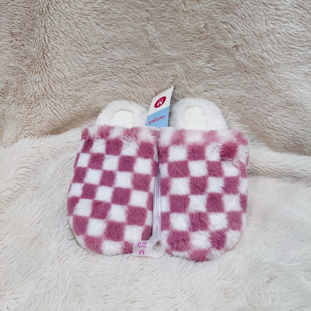Girls checkered slippers New with Tags style (Pink PiPPA)